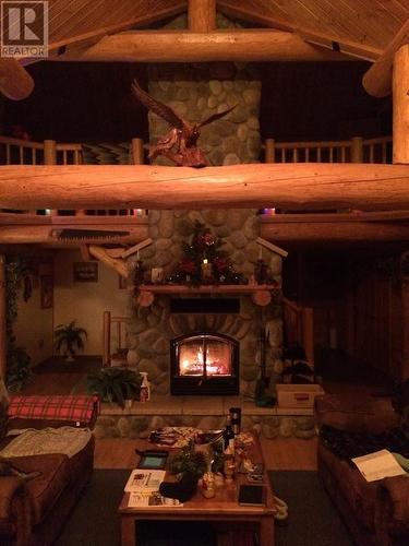 3085 Christian Valley Road, Westbridge, BC - Indoor Photo Showing Living Room With Fireplace