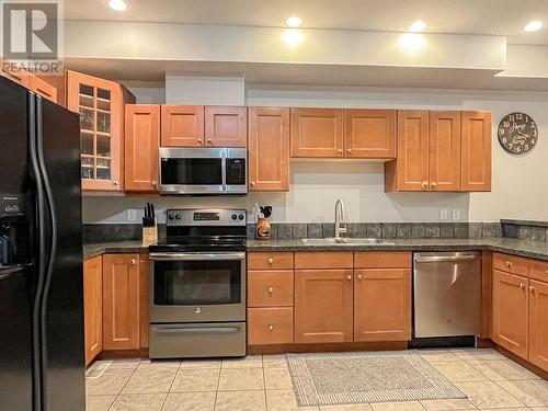 5401 Lakeshore Drive Unit# 105, Osoyoos, BC - Indoor Photo Showing Kitchen