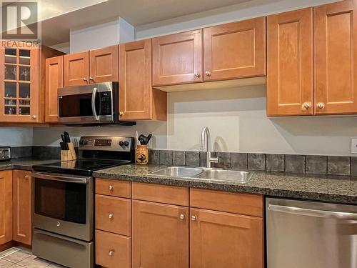 5401 Lakeshore Drive Unit# 105, Osoyoos, BC - Indoor Photo Showing Kitchen With Double Sink