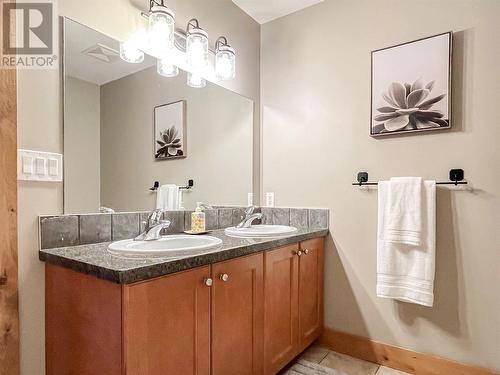 5401 Lakeshore Drive Unit# 105, Osoyoos, BC - Indoor Photo Showing Bathroom