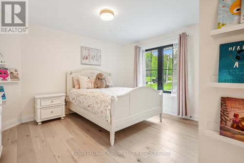 12 Centre Street, Innisfil, ON - Indoor Photo Showing Bedroom