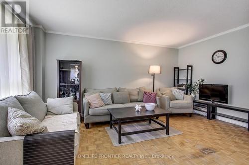5 Penwick Crescent, Richmond Hill, ON - Indoor Photo Showing Living Room
