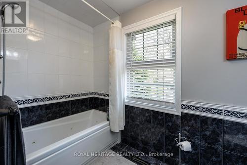 6 Longfellow Court, Whitby, ON - Indoor Photo Showing Bathroom