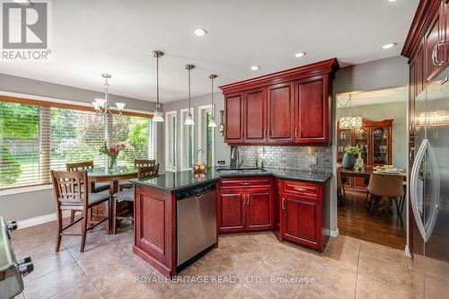 6 Longfellow Court, Whitby, ON - Indoor Photo Showing Kitchen