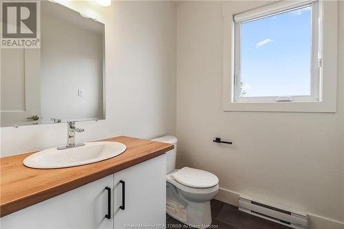 184 Ernest, Dieppe, NB - Indoor Photo Showing Bathroom