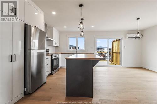 184 Ernest, Dieppe, NB - Indoor Photo Showing Kitchen With Upgraded Kitchen