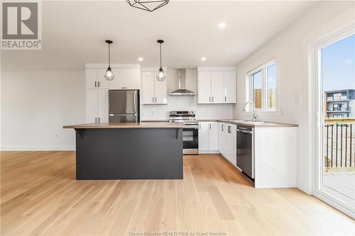 184 Ernest, Dieppe, NB - Indoor Photo Showing Kitchen With Upgraded Kitchen