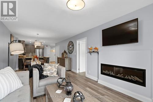 80 Horseshoe Boulevard, Oro-Medonte, ON - Indoor Photo Showing Living Room With Fireplace