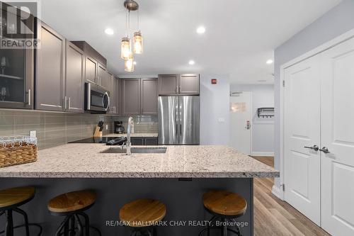 80 Horseshoe Boulevard, Oro-Medonte, ON - Indoor Photo Showing Kitchen With Upgraded Kitchen
