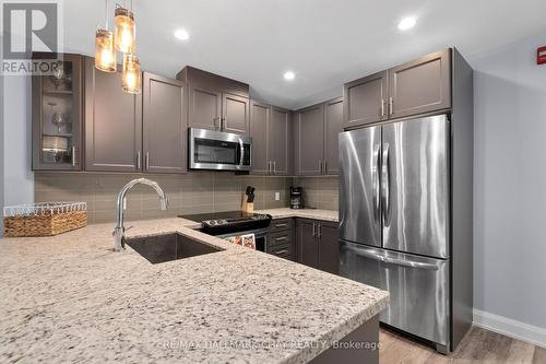 80 Horseshoe Boulevard, Oro-Medonte, ON - Indoor Photo Showing Kitchen With Upgraded Kitchen
