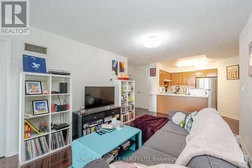 1011 - 23 Hollywood Avenue, Toronto, ON - Indoor Photo Showing Living Room