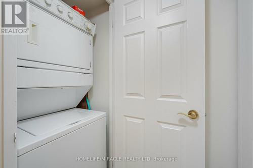 1011 - 23 Hollywood Avenue, Toronto, ON - Indoor Photo Showing Laundry Room