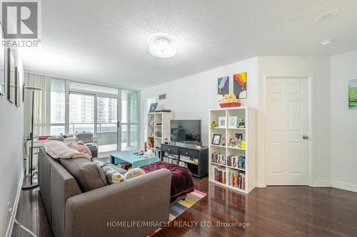 1011 - 23 Hollywood Avenue, Toronto, ON - Indoor Photo Showing Living Room
