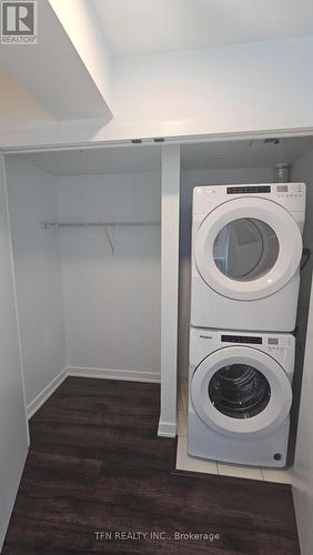 702 - 327 King Street W, Toronto, ON - Indoor Photo Showing Laundry Room