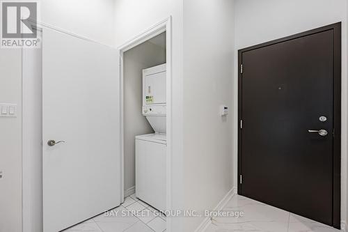 411 - 410 Queens Quay W, Toronto, ON - Indoor Photo Showing Laundry Room