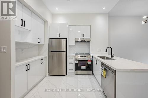 411 - 410 Queens Quay W, Toronto, ON - Indoor Photo Showing Kitchen With Upgraded Kitchen