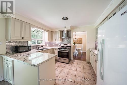 127 Weir Crescent, Toronto, ON - Indoor Photo Showing Kitchen With Upgraded Kitchen