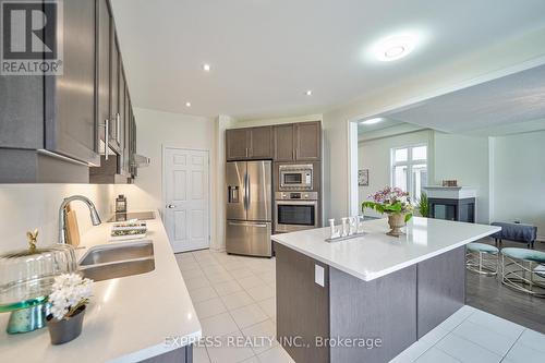 6 Morley Crescent, Whitby, ON - Indoor Photo Showing Kitchen With Double Sink With Upgraded Kitchen