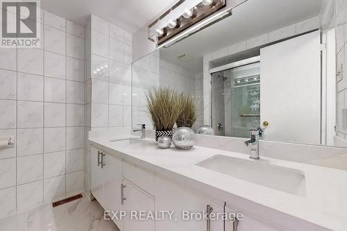 125 Roxanne Crescent, Toronto, ON - Indoor Photo Showing Bathroom