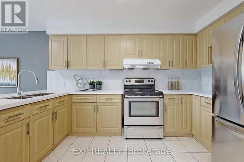 125 Roxanne Crescent, Toronto, ON - Indoor Photo Showing Kitchen With Double Sink With Upgraded Kitchen