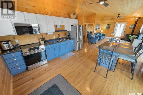 113 Merle Crescent, Macpheat Park, SK - Indoor Photo Showing Kitchen