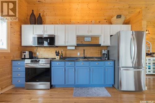 113 Merle Crescent, Macpheat Park, SK - Indoor Photo Showing Kitchen