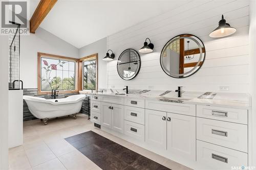 Lumsden Leach Acreage, Lumsden Rm No. 189, SK - Indoor Photo Showing Bathroom