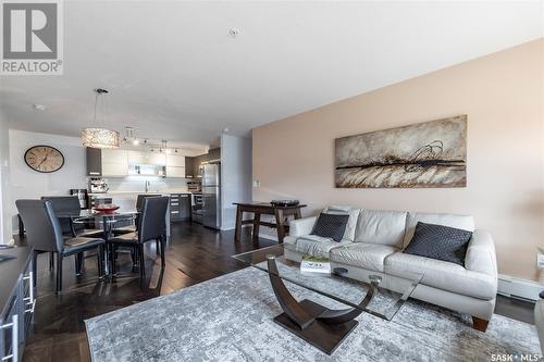 218 1545 Neville Drive, Regina, SK - Indoor Photo Showing Living Room