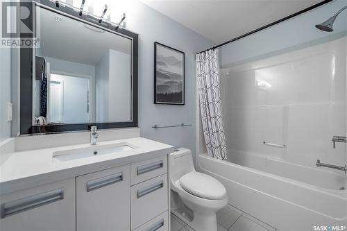 218 1545 Neville Drive, Regina, SK - Indoor Photo Showing Bathroom