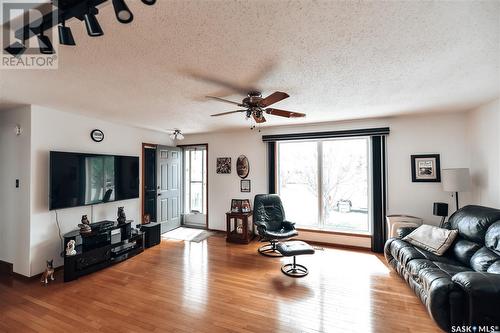 234 Cartier Crescent, Saskatoon, SK - Indoor Photo Showing Living Room