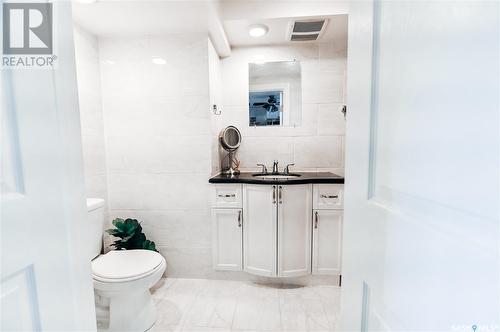 234 Cartier Crescent, Saskatoon, SK - Indoor Photo Showing Bathroom