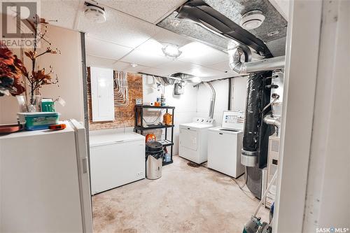 234 Cartier Crescent, Saskatoon, SK - Indoor Photo Showing Laundry Room