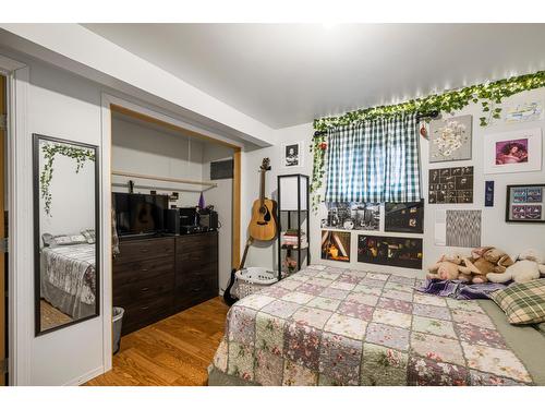 334 10Th Avenue N, Creston, BC - Indoor Photo Showing Bedroom