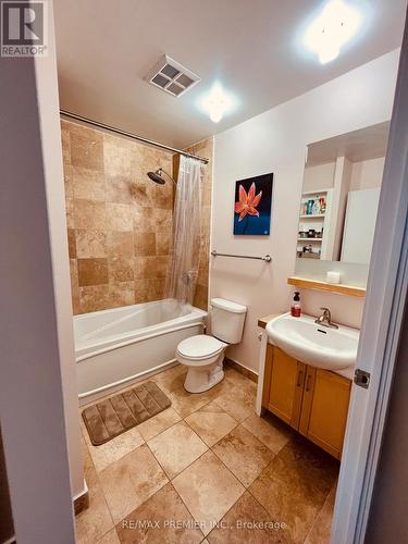 2513 - 208 Queens Quay W, Toronto, ON - Indoor Photo Showing Bathroom