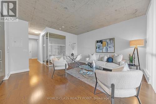 603 - 478 King Street W, Toronto, ON - Indoor Photo Showing Living Room