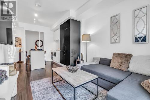 607 - 33 Helendale Avenue, Toronto, ON - Indoor Photo Showing Living Room