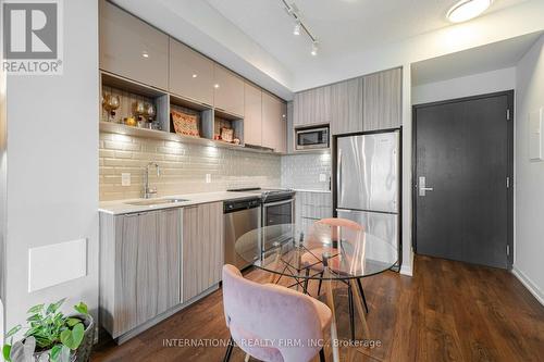 303 - 52 Forest Manor Road, Toronto, ON - Indoor Photo Showing Kitchen