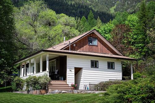 595 Valhalla Road, Nelson, BC - Outdoor