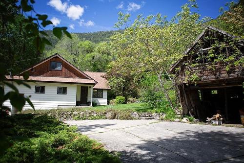 595 Valhalla Road, Nelson, BC - Outdoor