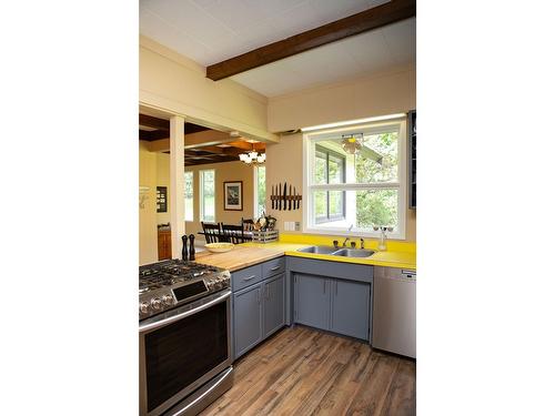 595 Valhalla Road, Nelson, BC - Indoor Photo Showing Kitchen With Double Sink