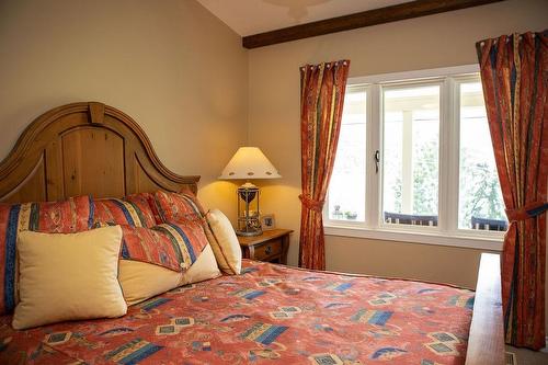 595 Valhalla Road, Nelson, BC - Indoor Photo Showing Bedroom