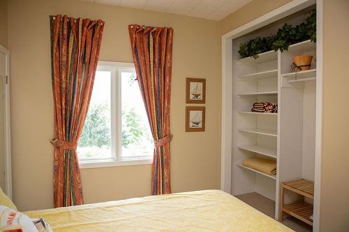 595 Valhalla Road, Nelson, BC - Indoor Photo Showing Bedroom