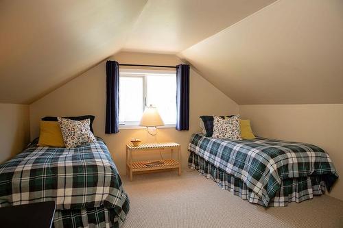 595 Valhalla Road, Nelson, BC - Indoor Photo Showing Bedroom