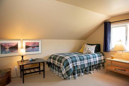 595 Valhalla Road, Nelson, BC - Indoor Photo Showing Bedroom