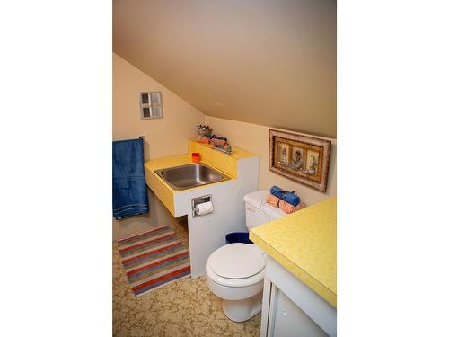 595 Valhalla Road, Nelson, BC - Indoor Photo Showing Bathroom