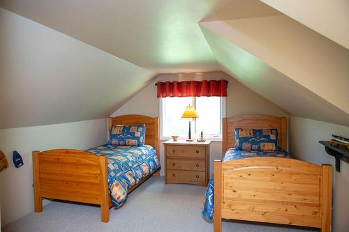 595 Valhalla Road, Nelson, BC - Indoor Photo Showing Bedroom