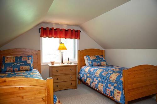 595 Valhalla Road, Nelson, BC - Indoor Photo Showing Bedroom