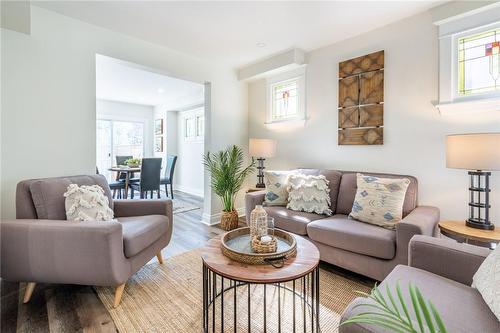 266 Stinson Crescent, Hamilton, ON - Indoor Photo Showing Living Room