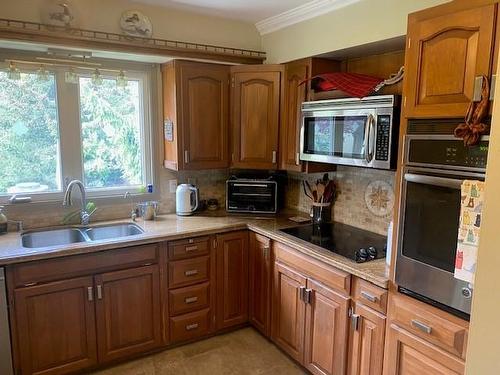 B/I Microwave, D/W, Oven and Stove top. - 120 Pauline Johnson Road, Caledonia, ON 