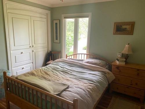 Guest Room with B/I Cleset and Drawers. - 120 Pauline Johnson Road, Caledonia, ON 